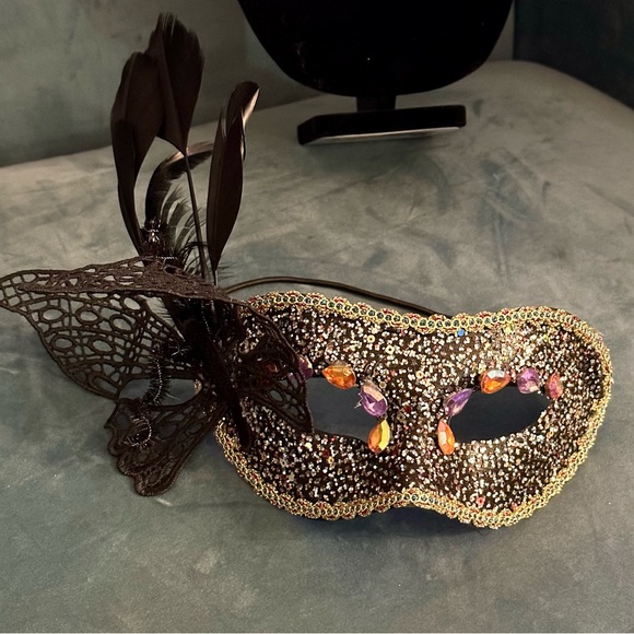 Venetian Black and Rhinestone Masquerade mask with silk ties. For party or decor - Picture 4 of 6